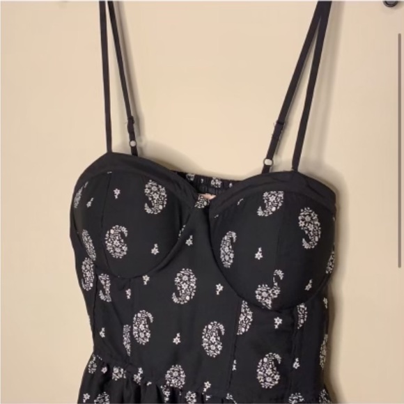 Black and White Paisley Dress - Picture 2 of 10